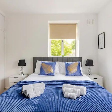 Spacious Two Bedroom Apartment In Battersea, Free Parking London Kültér fotó