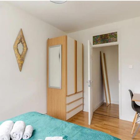 Spacious Two Bedroom Apartment In Battersea, Free Parking London Kültér fotó