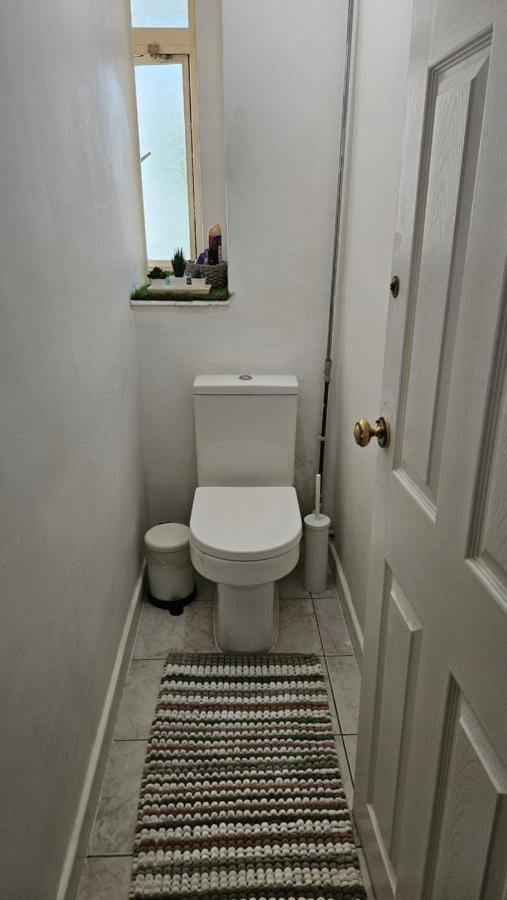 Spacious Two Bedroom Apartment In Battersea, Free Parking London Kültér fotó