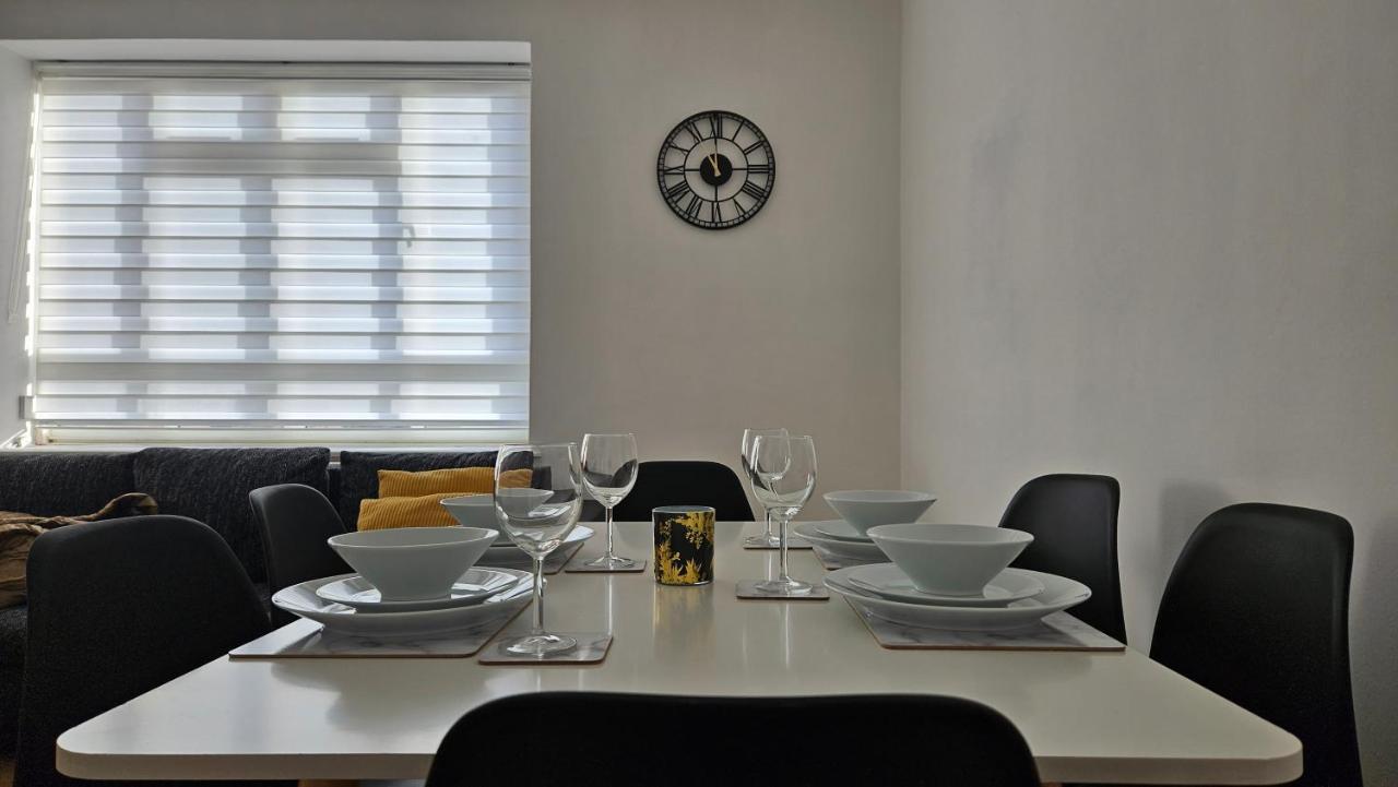 Spacious Two Bedroom Apartment In Battersea, Free Parking London Kültér fotó