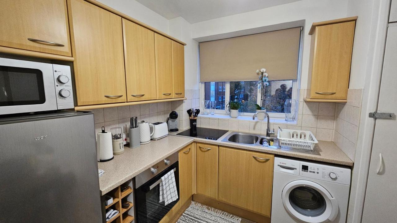 Spacious Two Bedroom Apartment In Battersea, Free Parking London Kültér fotó