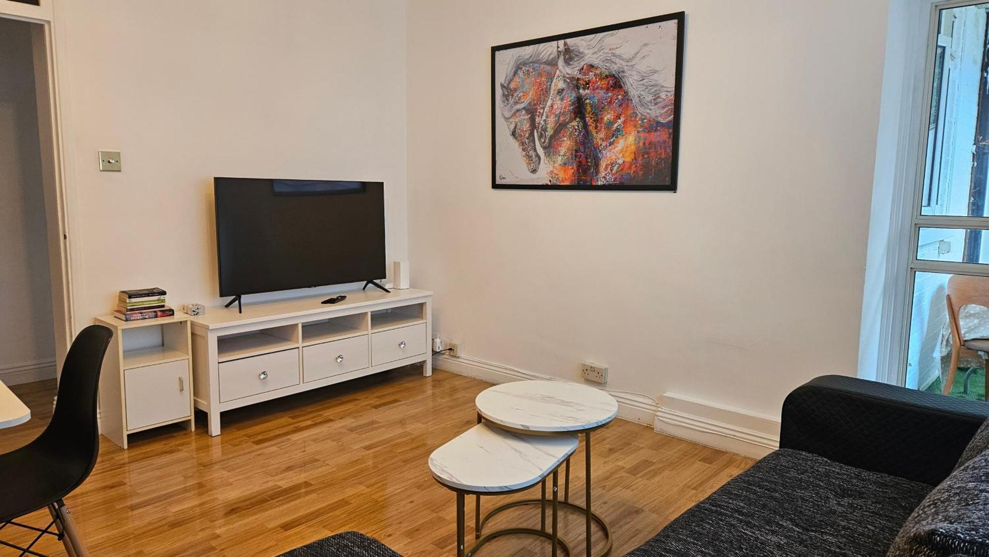 Spacious Two Bedroom Apartment In Battersea, Free Parking London Kültér fotó