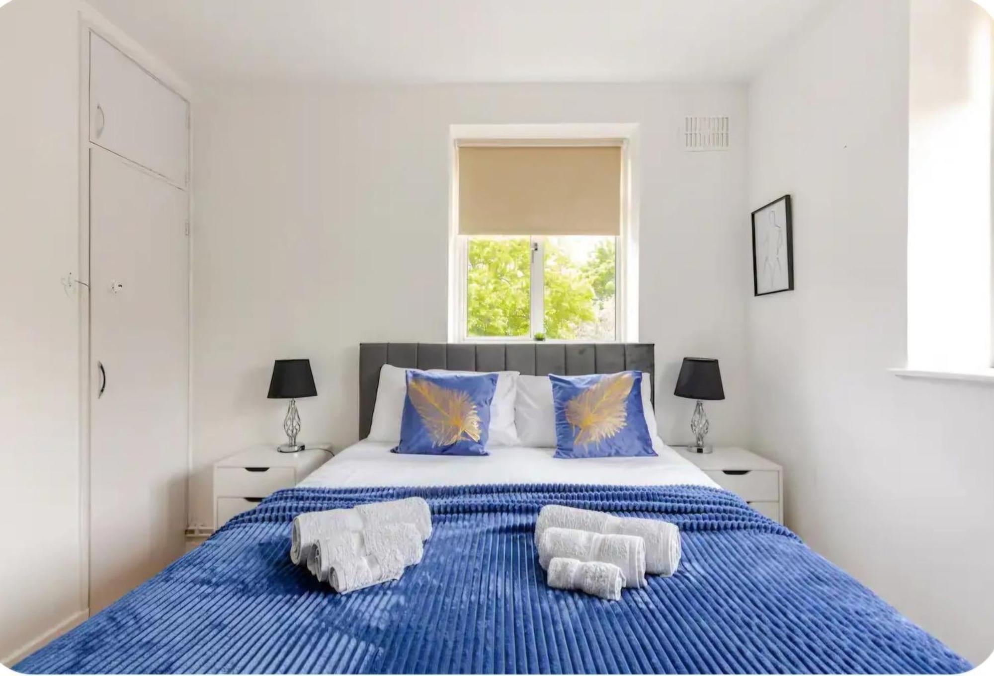 Spacious Two Bedroom Apartment In Battersea, Free Parking London Kültér fotó