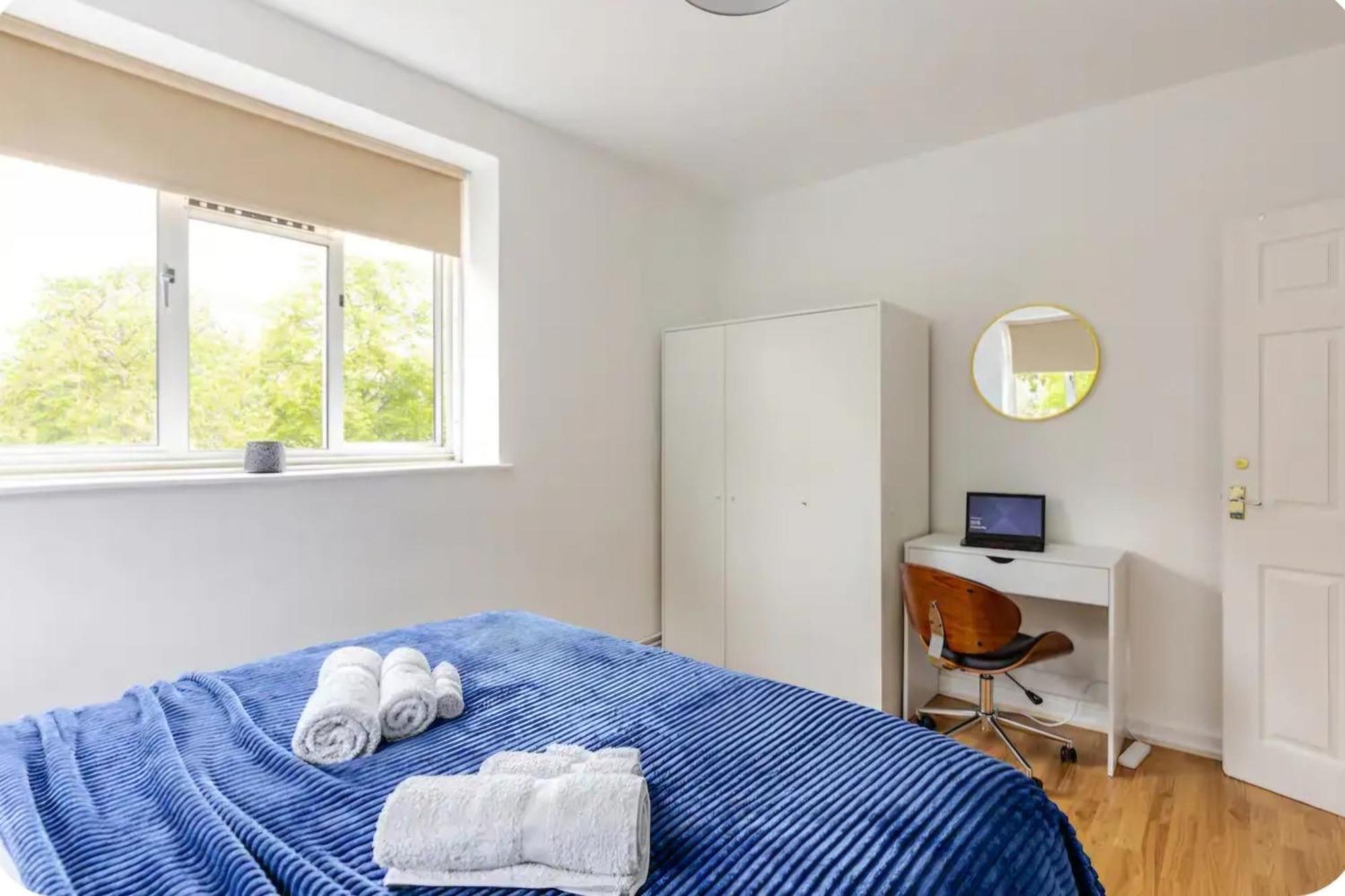 Spacious Two Bedroom Apartment In Battersea, Free Parking London Kültér fotó