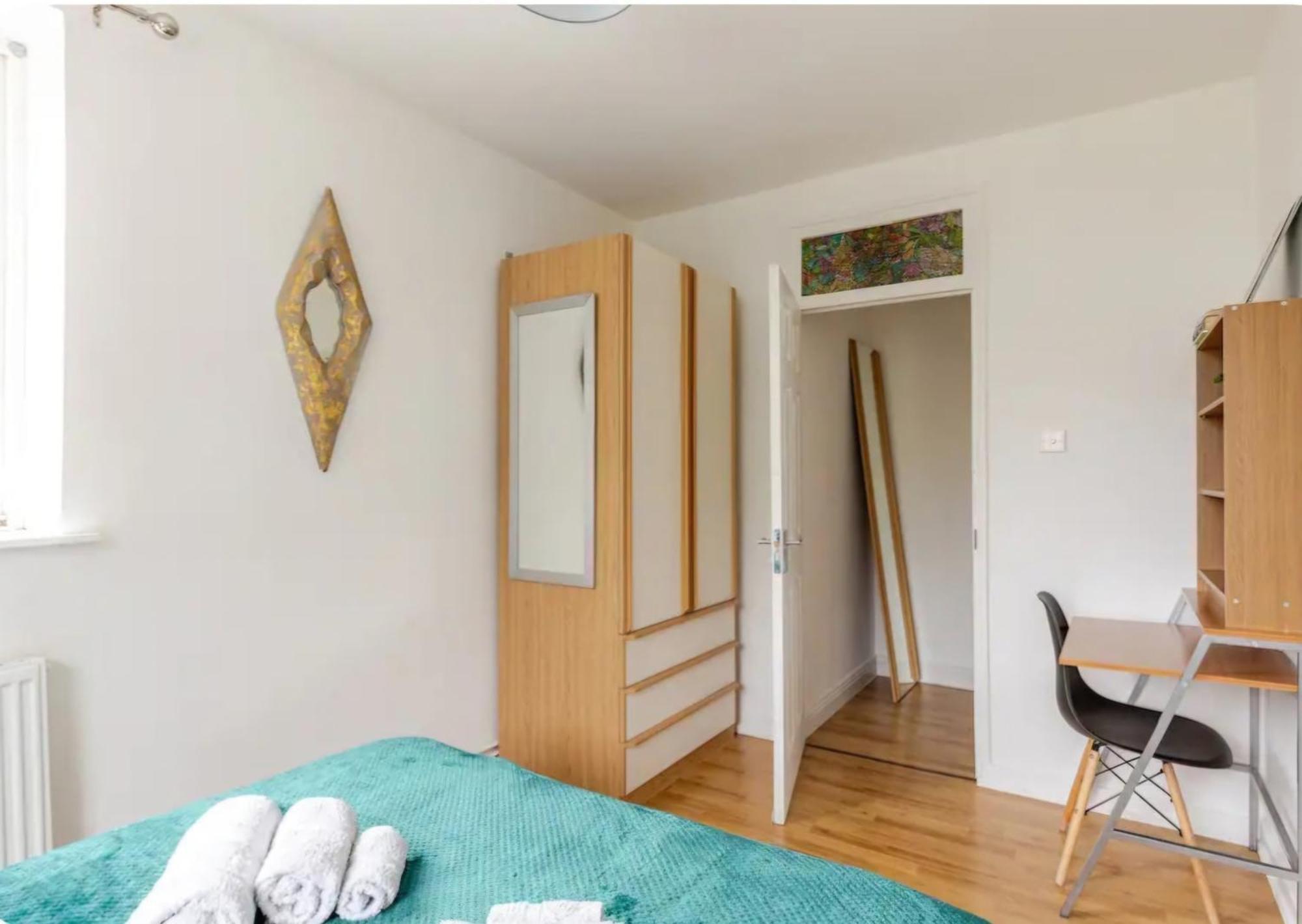 Spacious Two Bedroom Apartment In Battersea, Free Parking London Kültér fotó