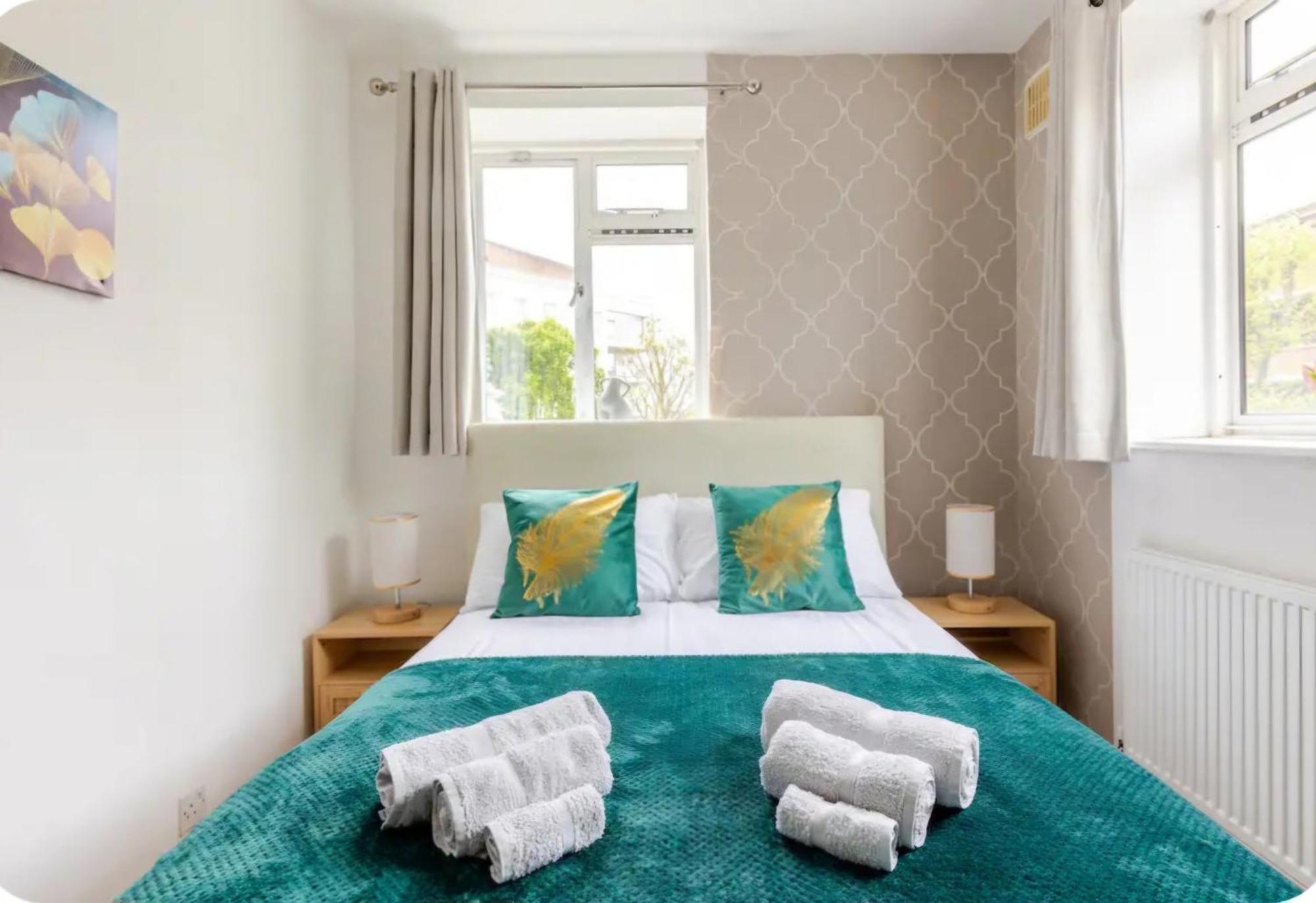 Spacious Two Bedroom Apartment In Battersea, Free Parking London Kültér fotó